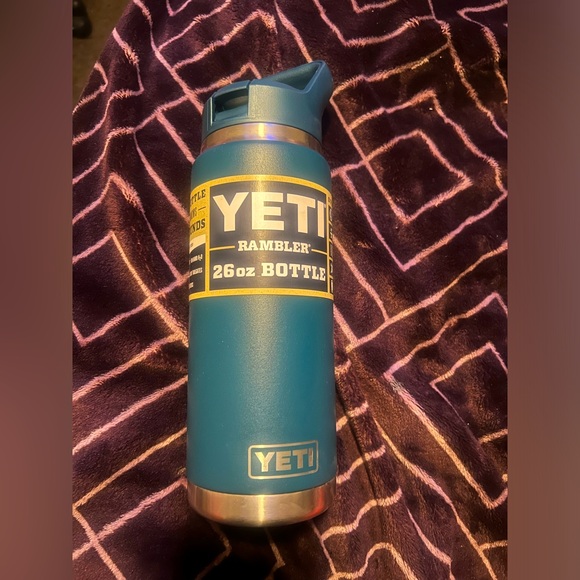 NWT Yeti 26oz Rambler Water Bottle with Flip Straw Lid - Picture 1 of 1